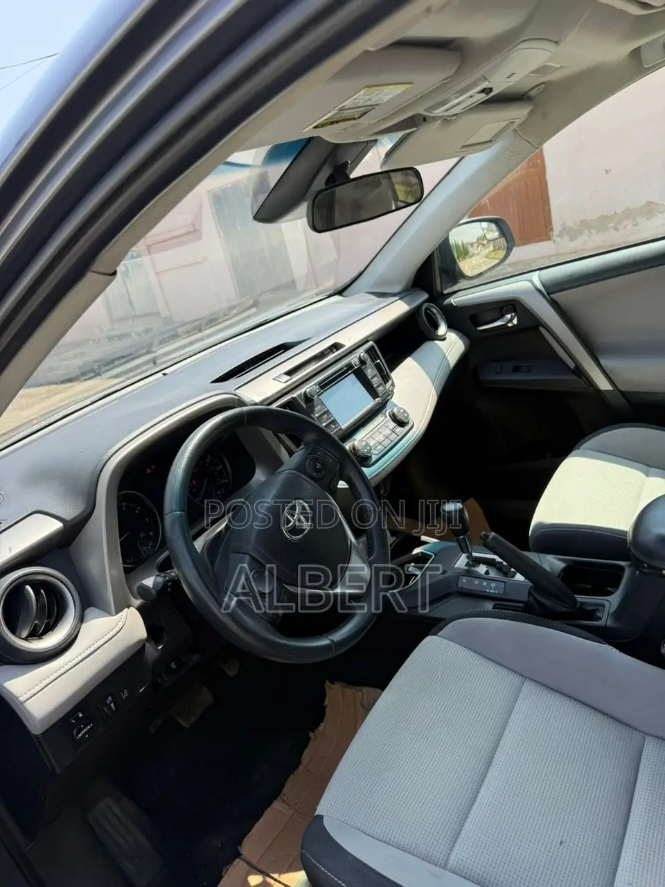 Toyota RAV4 XLE 4dr SUV AWD (2.5L 4cyl 6A) 2018 Gray