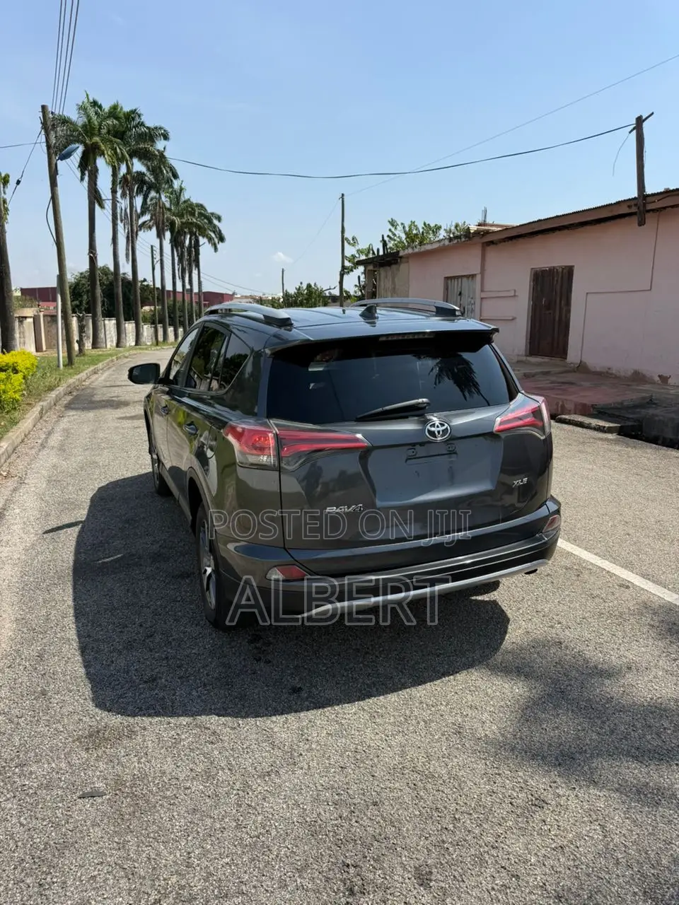 Toyota RAV4 XLE 4dr SUV AWD (2.5L 4cyl 6A) 2018 Gray