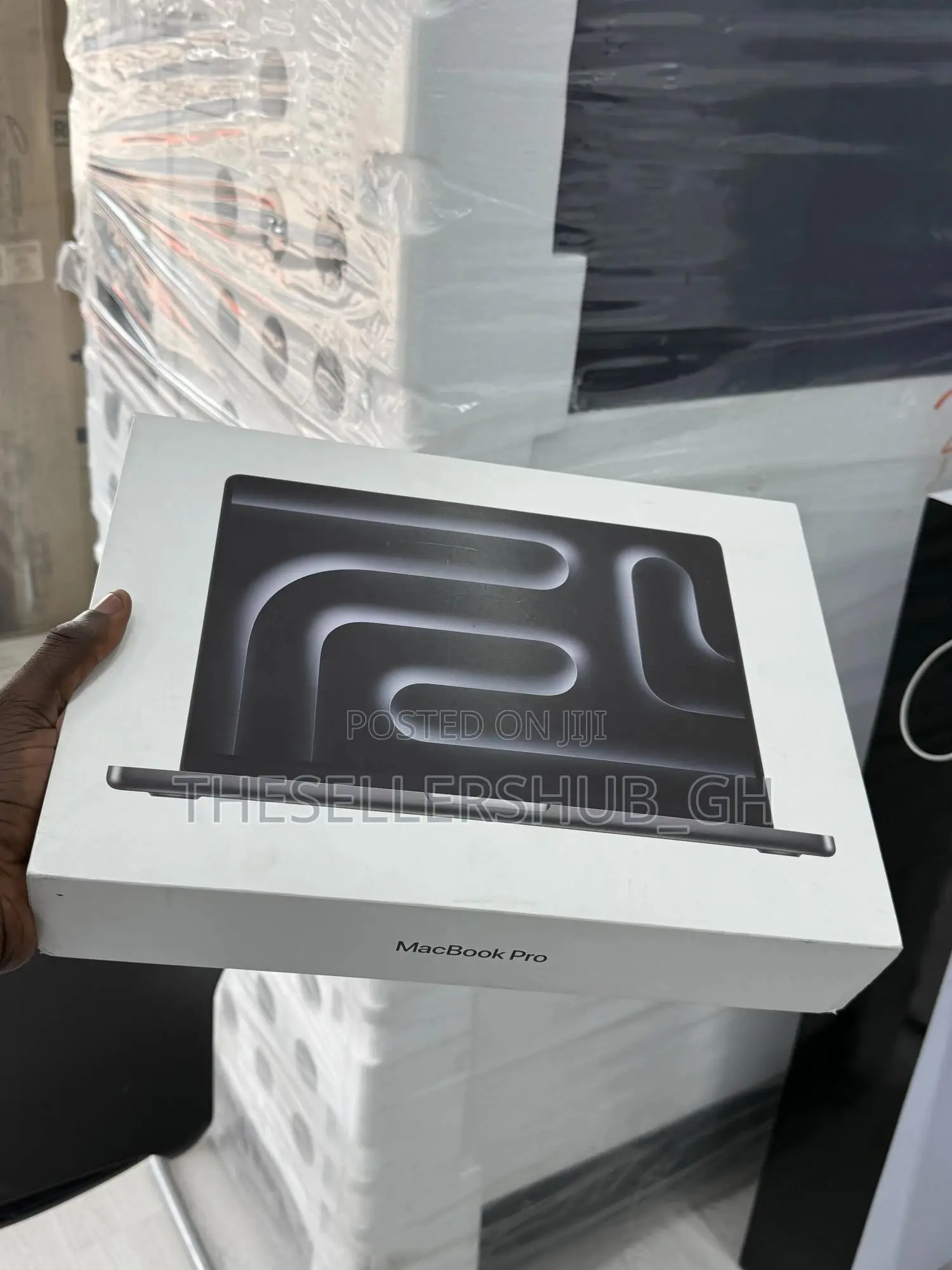 New Laptop Apple MacBook Pro 2025 M5 14-inch 16GB Apple M5 SSD 1T
