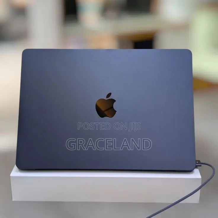 New Laptop Apple MacBook Air 2024 M3 13-Inch 8GB Apple M3 SSD 256GB