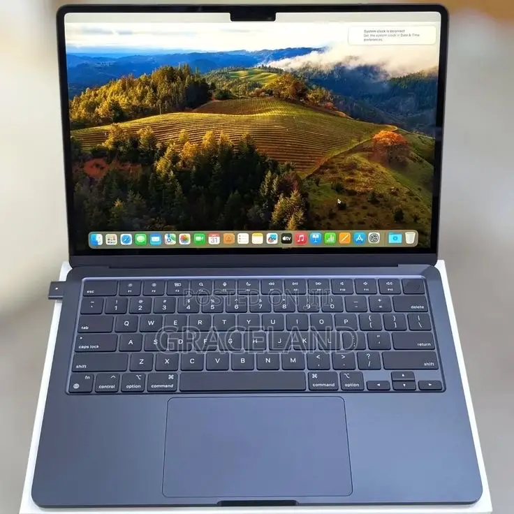 New Laptop Apple MacBook Air 2024 M3 13-Inch 8GB Apple M3 SSD 256GB