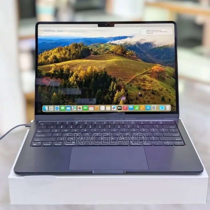 New Laptop Apple MacBook Air 2024 M3 13-Inch 8GB Apple M3 SSD 256GB