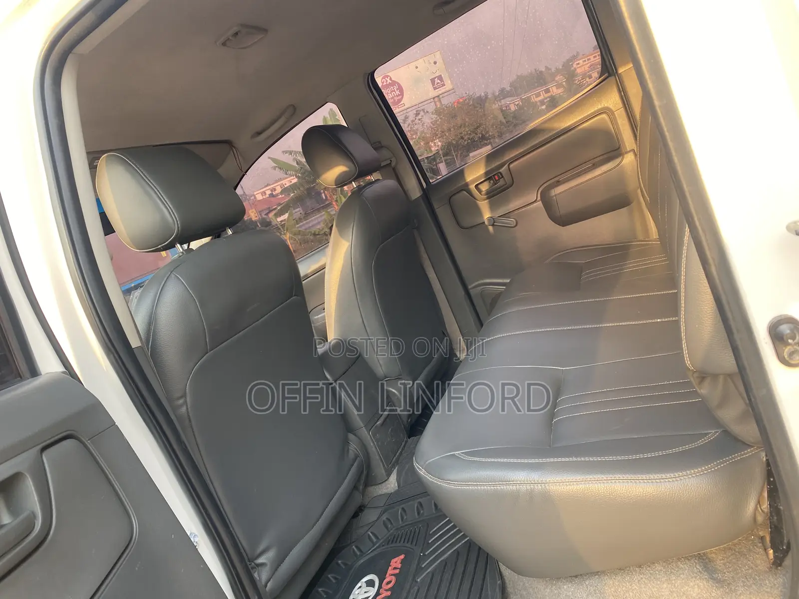 Toyota Hilux 2.5 D-4D 4X4 SRX 2010 White