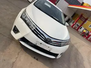 Toyota Corolla LE 4dr Sedan (1.8L 4cyl CVT) 2016 White