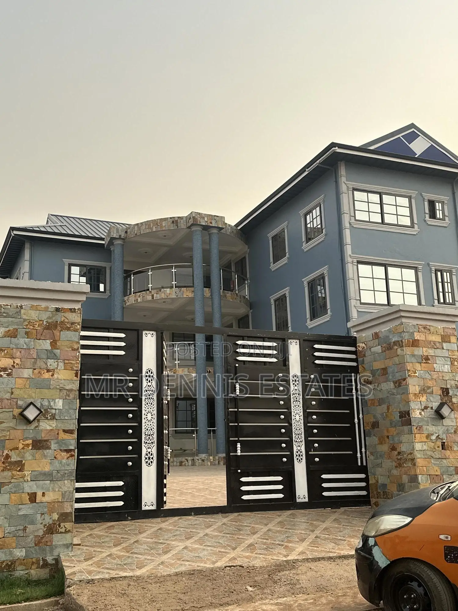 2bdrm Apartment in Westhills Mall Apts for rent