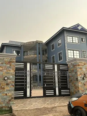 2bdrm Apartment in Westhills Mall Apts for rent