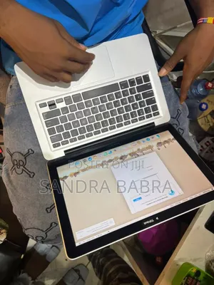 New Laptop Apple MacBook 2010 8GB Intel Core 2 Quad HDD 320GB