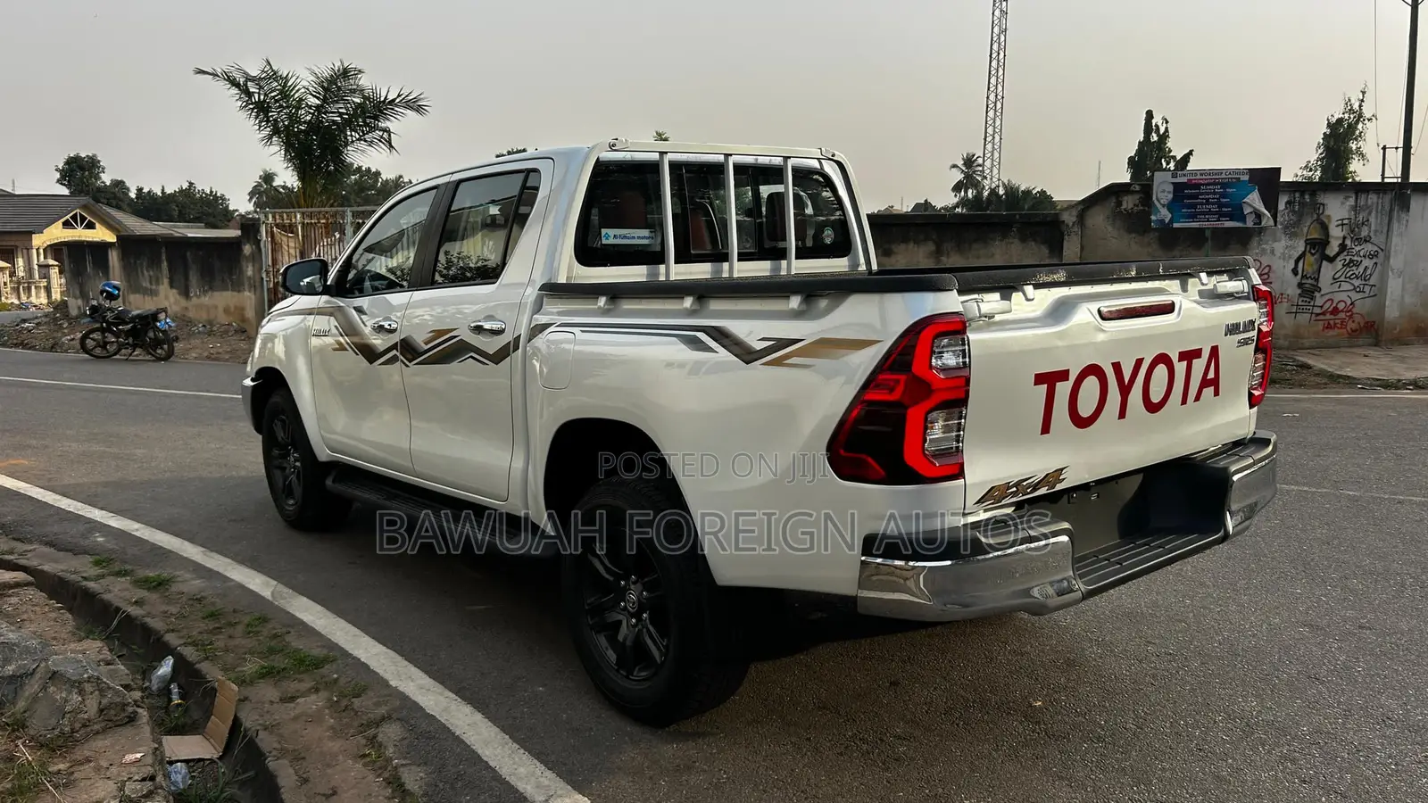 Toyota Hilux 2024 White