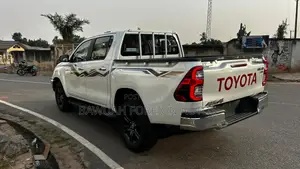 Toyota Hilux 2024 White