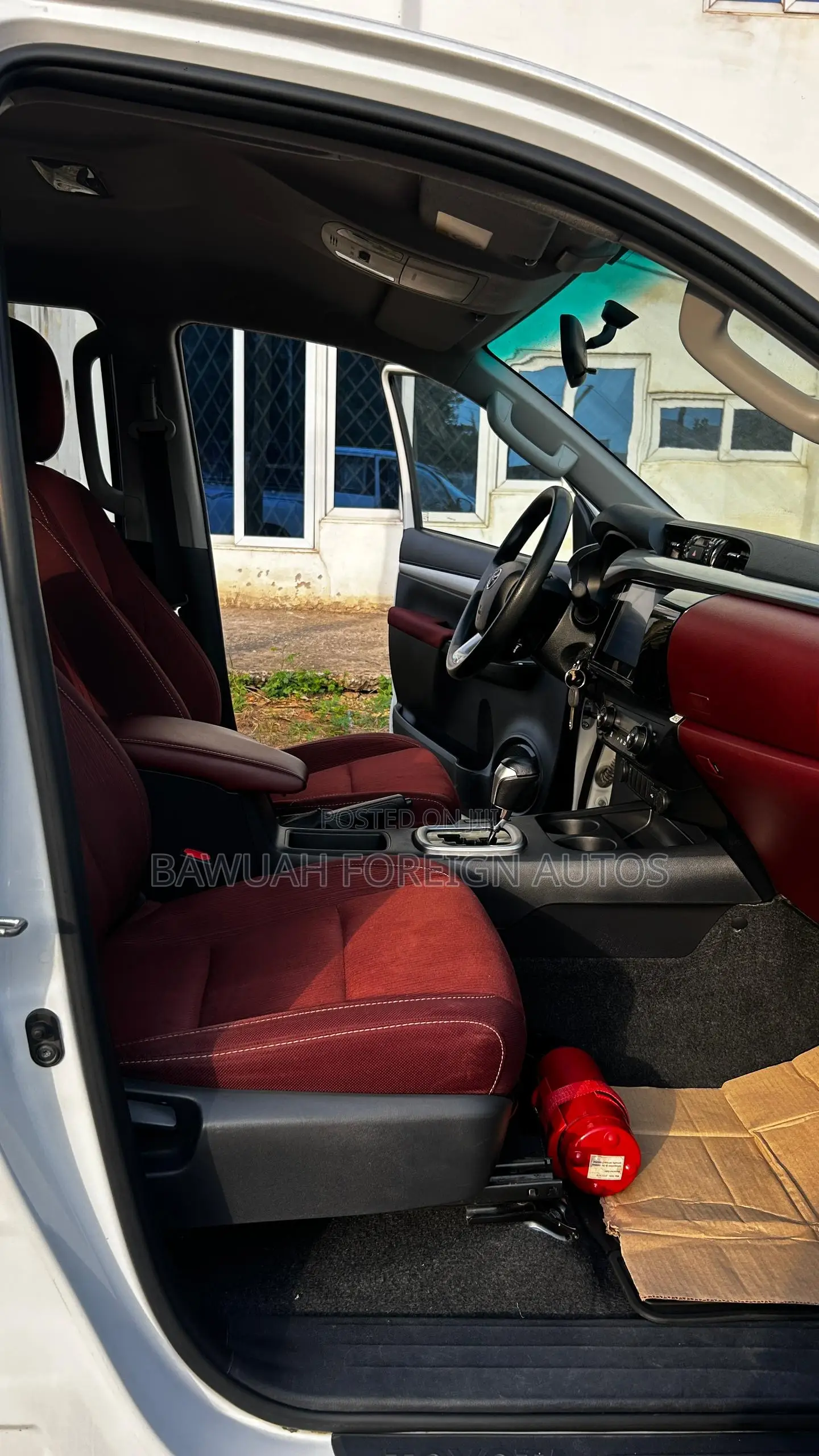 Toyota Hilux 2024 White