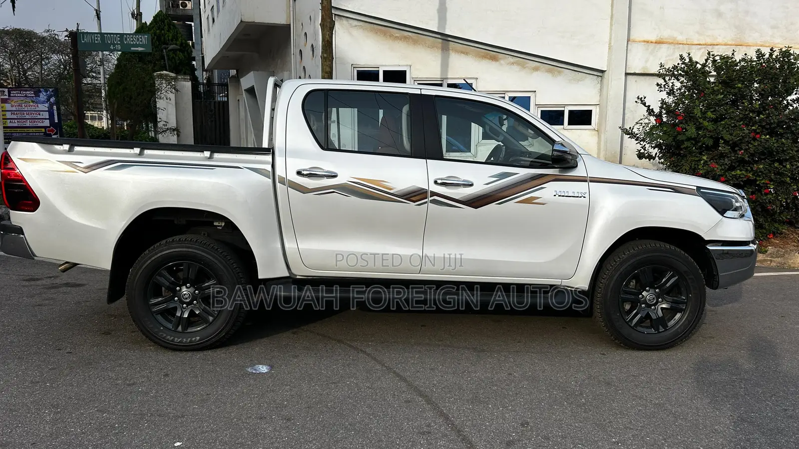 Toyota Hilux 2024 White
