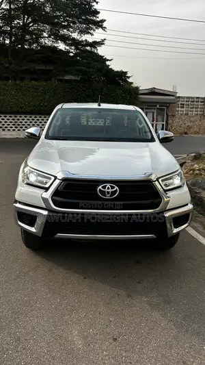 Toyota Hilux 2024 White