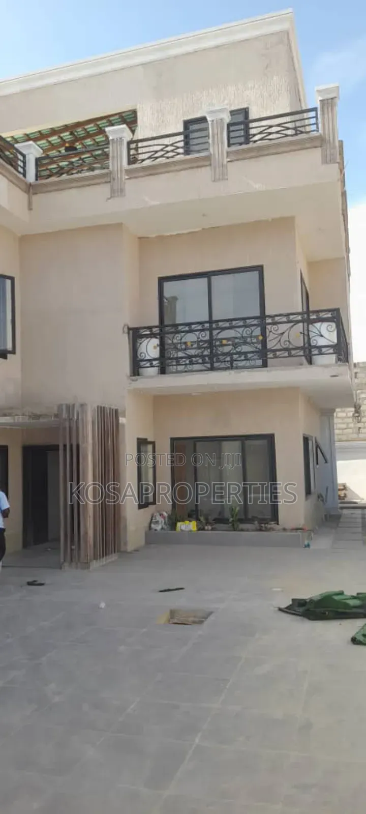 5bdrm Mansion in Adjiringanor Around, East Legon for sale