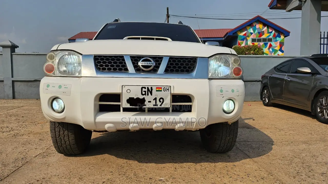 Nissan Hardbody 2019 White