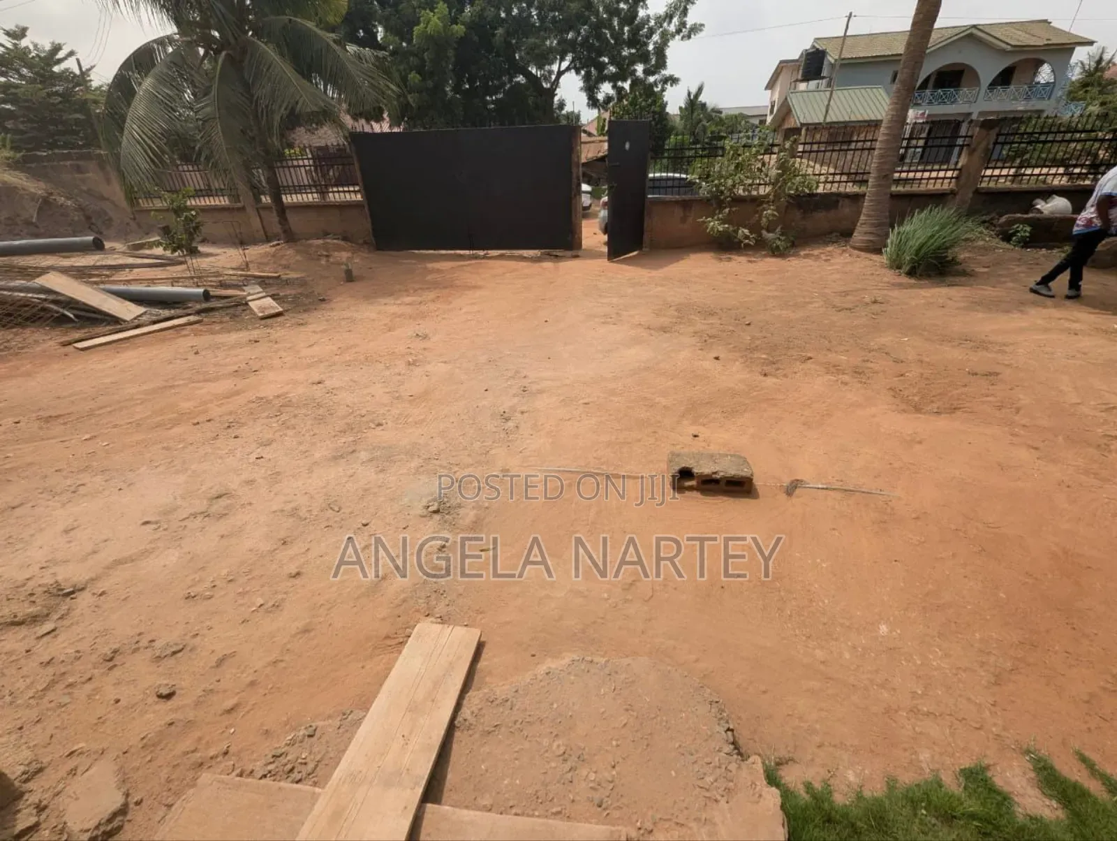 7bdrm House in Adenta for sale