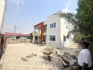 5bdrm House in Bee Decor & Homes, North Legon for sale