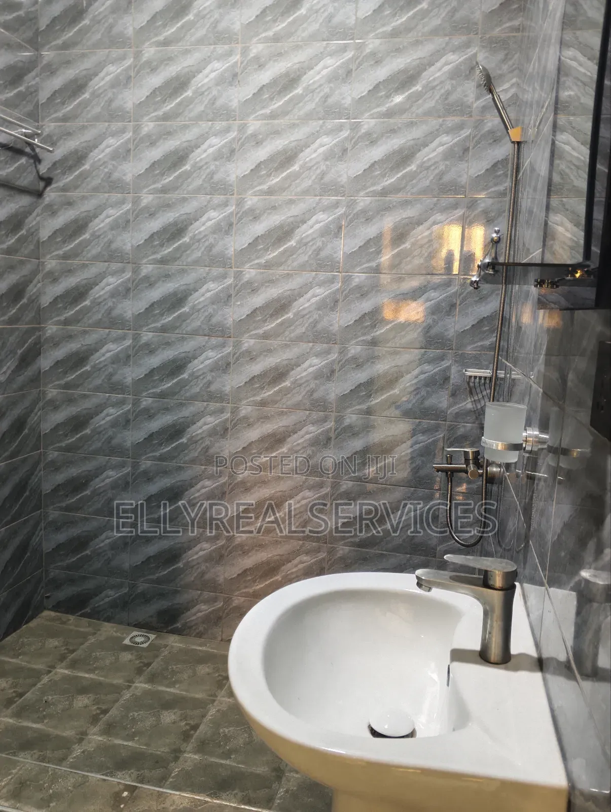 2bdrm Apartment in Ellyrealservices, Adenta for rent