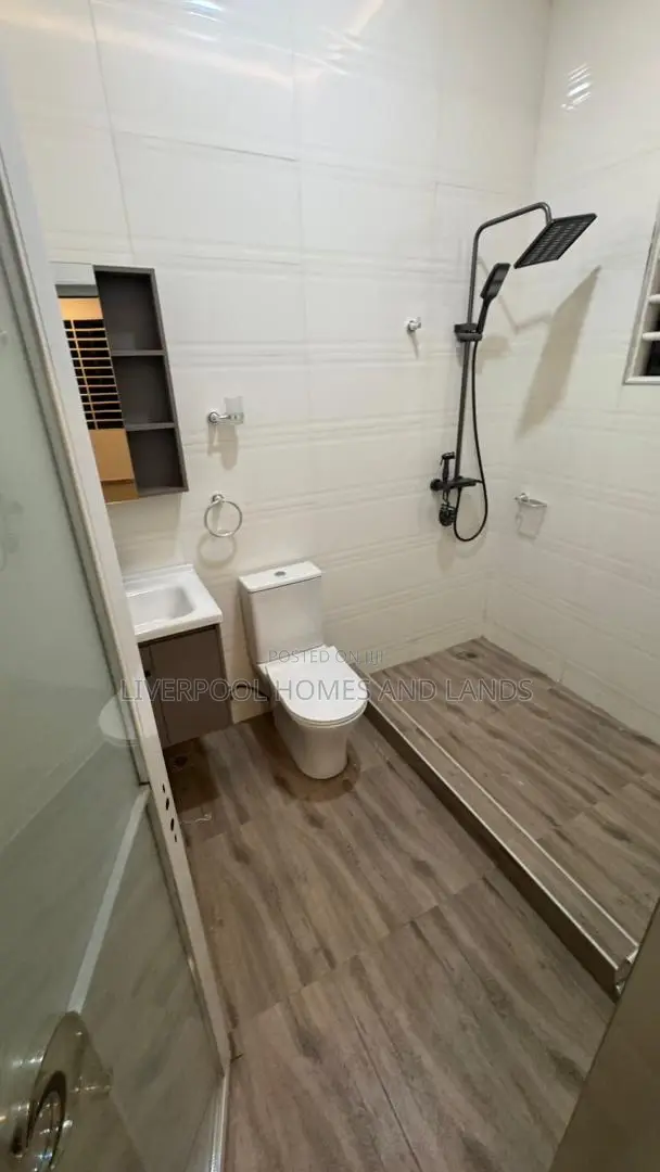 3bdrm House in Community 18 Kfc, Spintex for rent