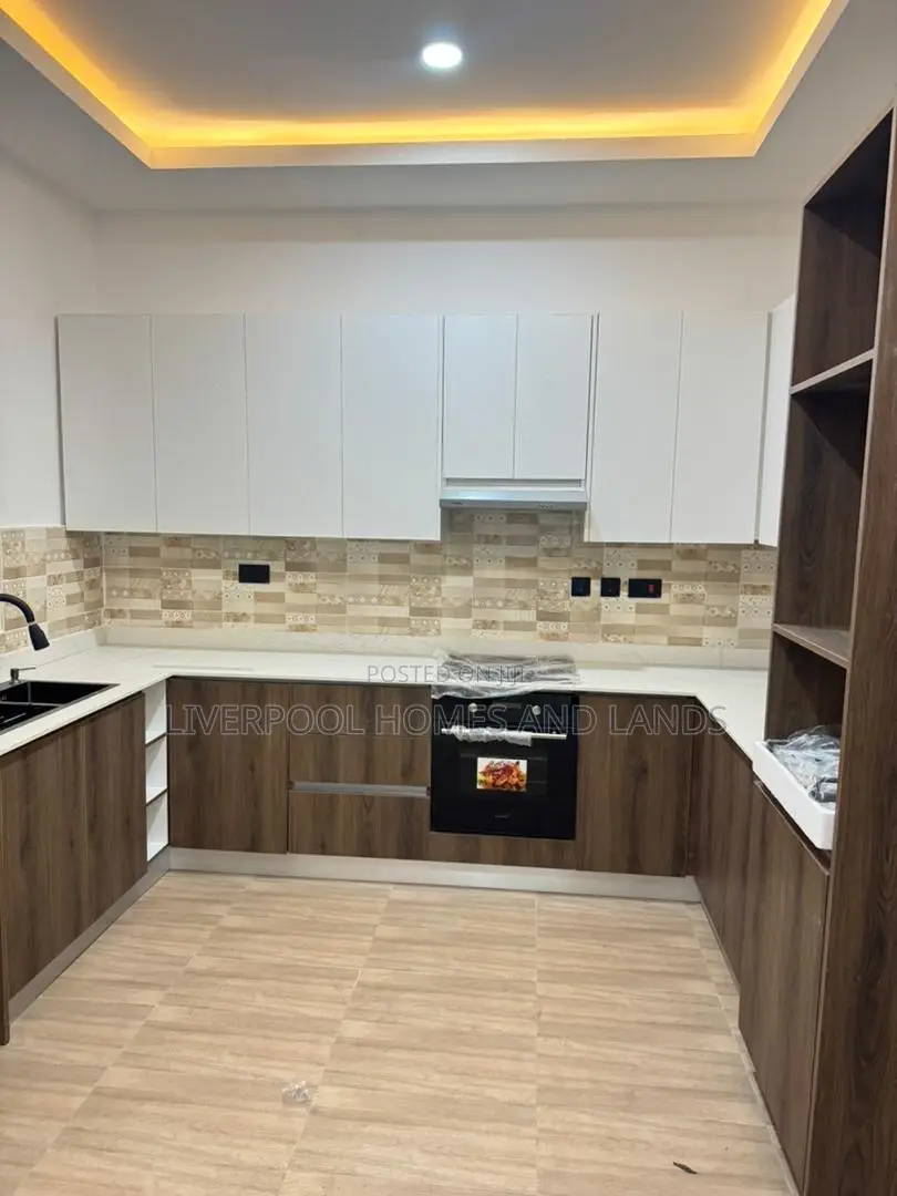 3bdrm House in Community 18 Kfc, Spintex for rent
