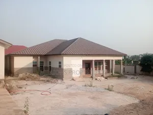 7bdrm House in Millions Properties, Kumasi Metropolitan for sale