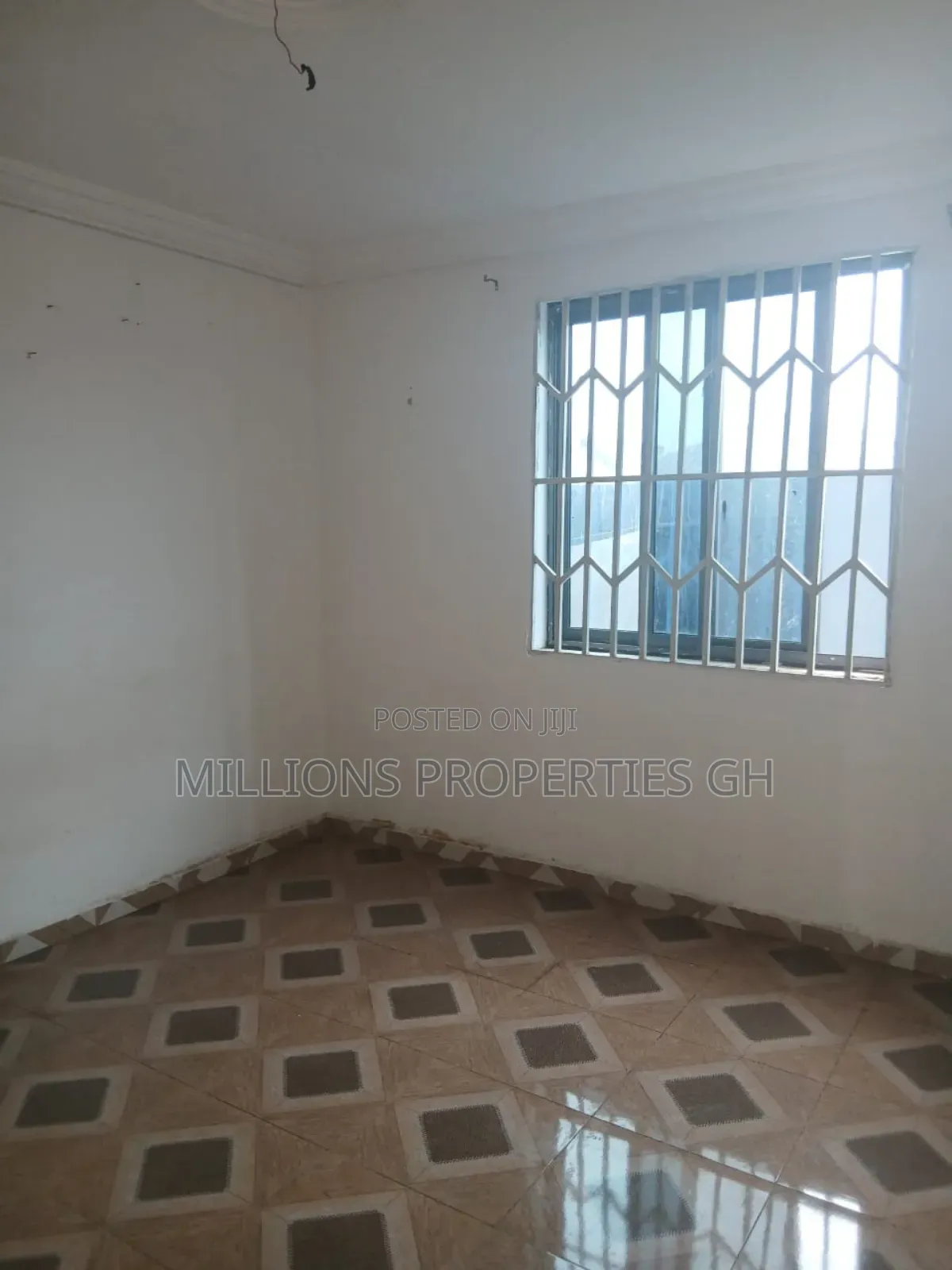 7bdrm House in Millions Properties, Kumasi Metropolitan for sale