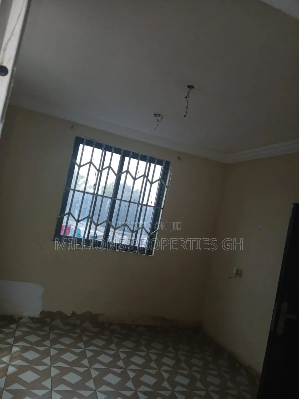 7bdrm House in Millions Properties, Kumasi Metropolitan for sale