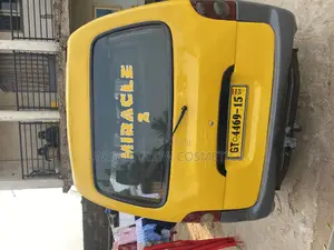 Hyundai H-100 2000 Yellow