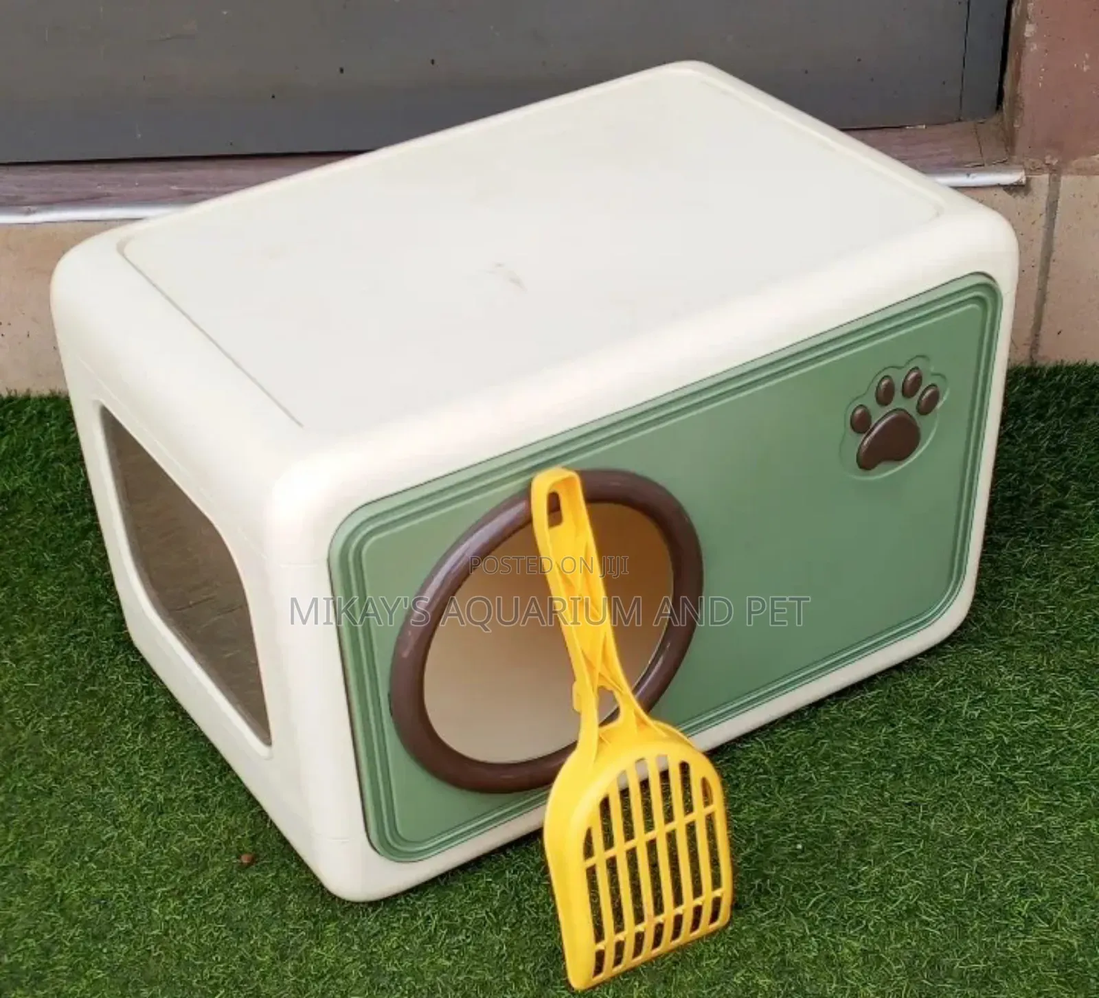 Closed Cat Litter Box