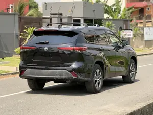 Toyota Highlander Limited 2021 Black