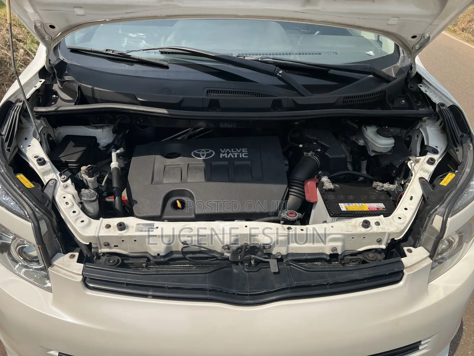 Toyota Voxy 2009 White