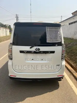 Toyota Voxy 2009 White