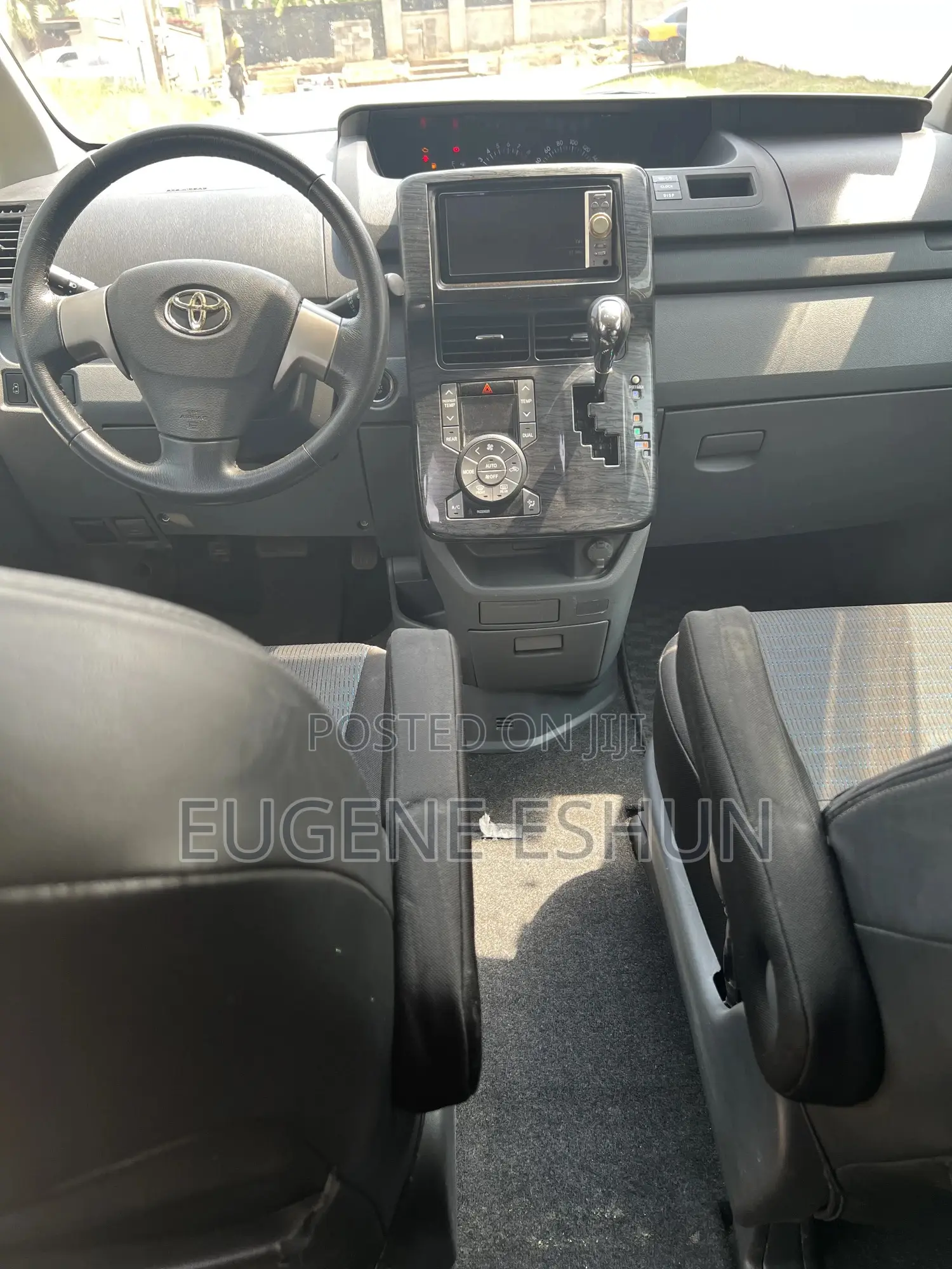 Toyota Voxy 2009 White