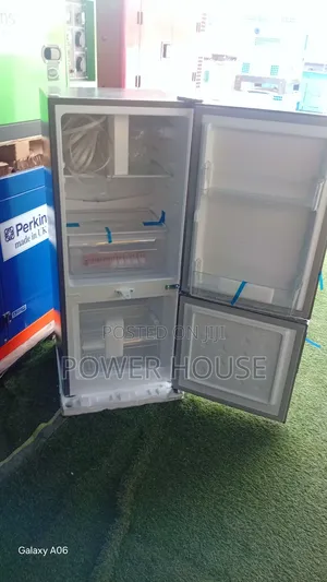 Compact Home Cooling Westpool Fridge Freezer 117l