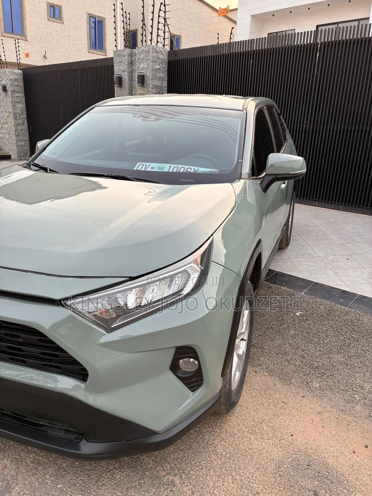 Toyota RAV4 XLE 2021 Gray
