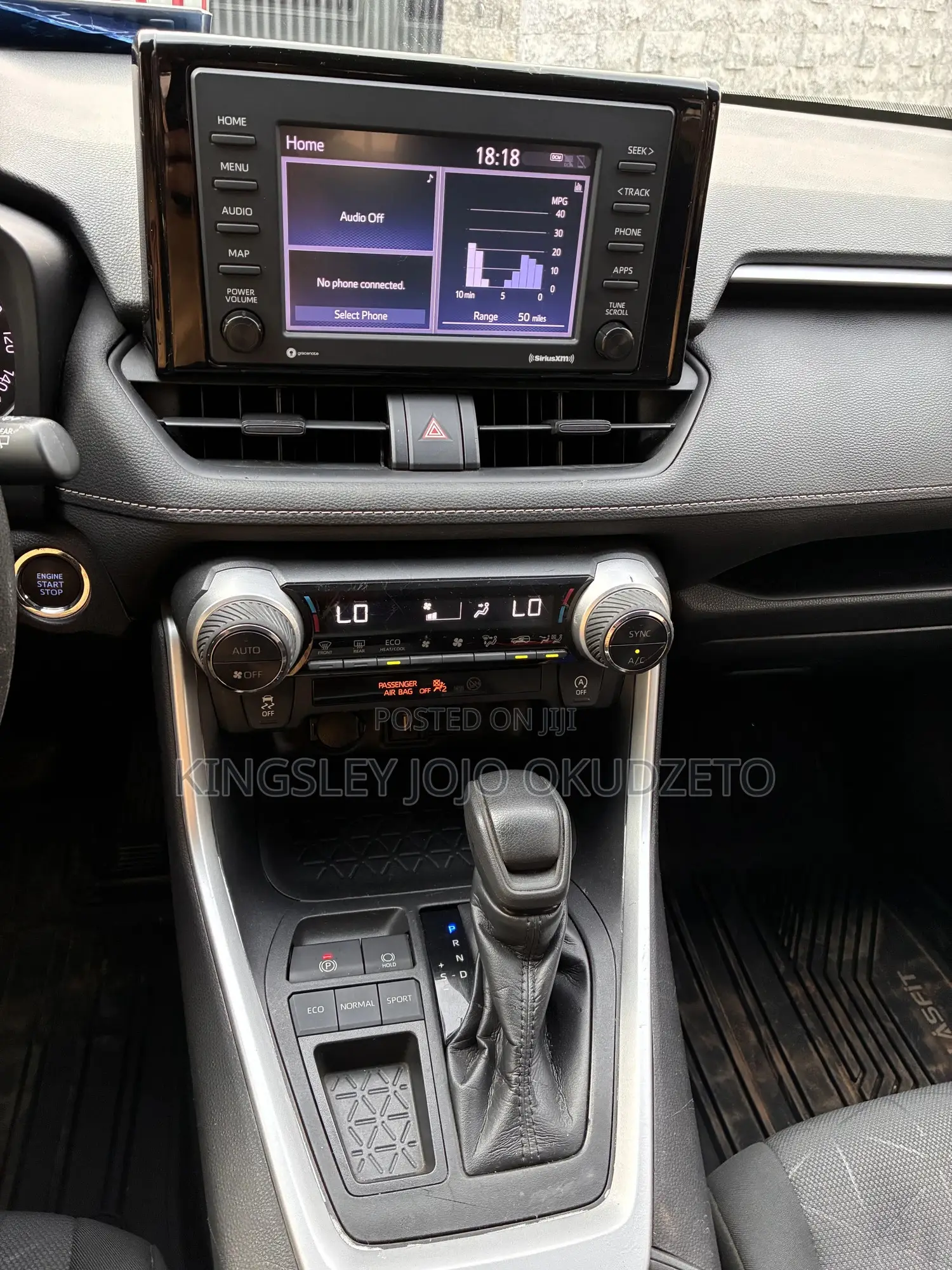 Toyota RAV4 XLE 2021 Gray