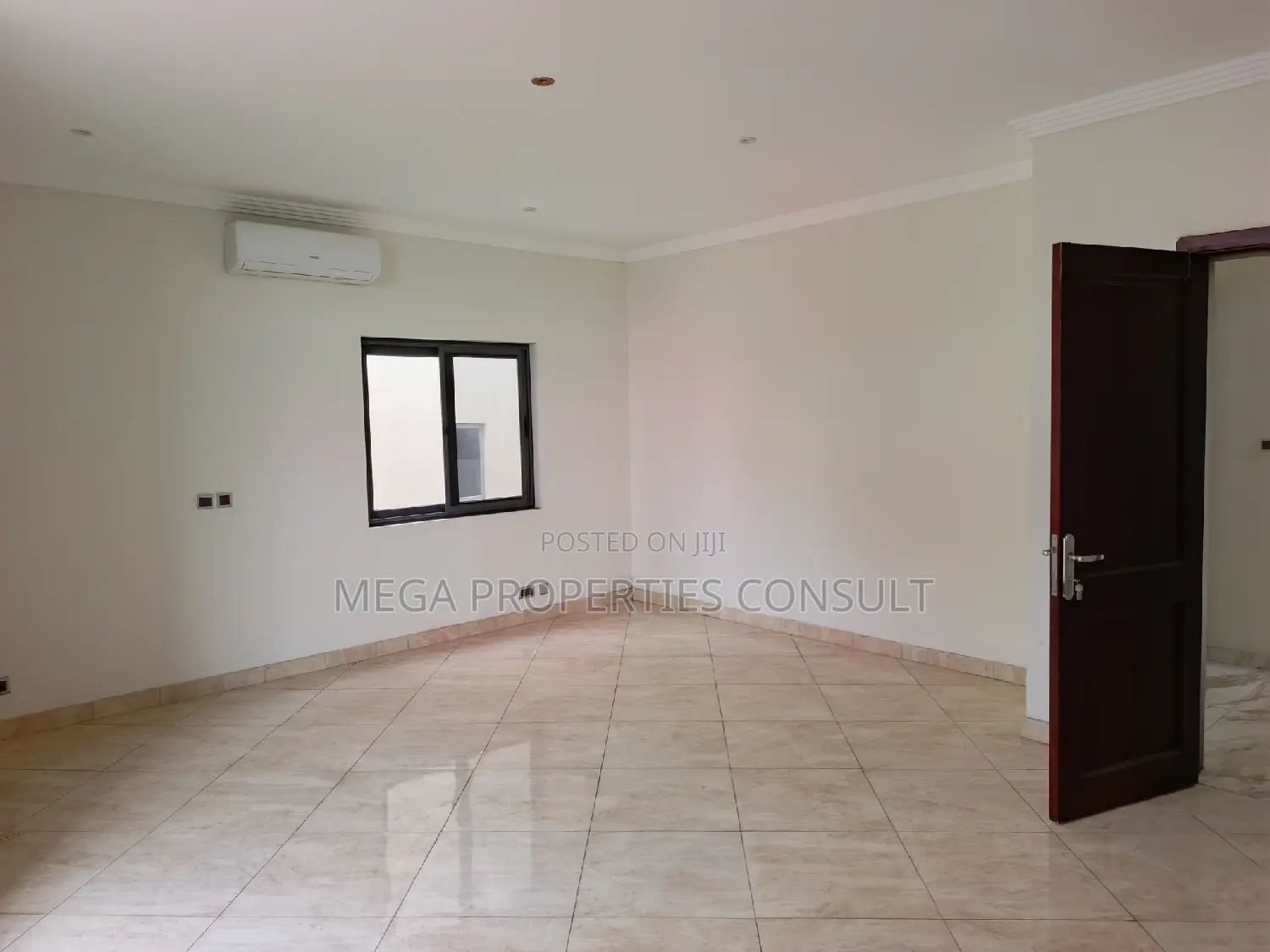 4bdrm Townhouse / Terrace in Dzorwulu for rent