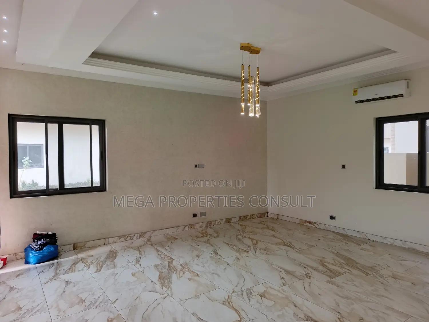 4bdrm Townhouse / Terrace in Dzorwulu for rent