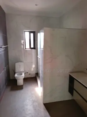 4bdrm Townhouse / Terrace in Dzorwulu for rent