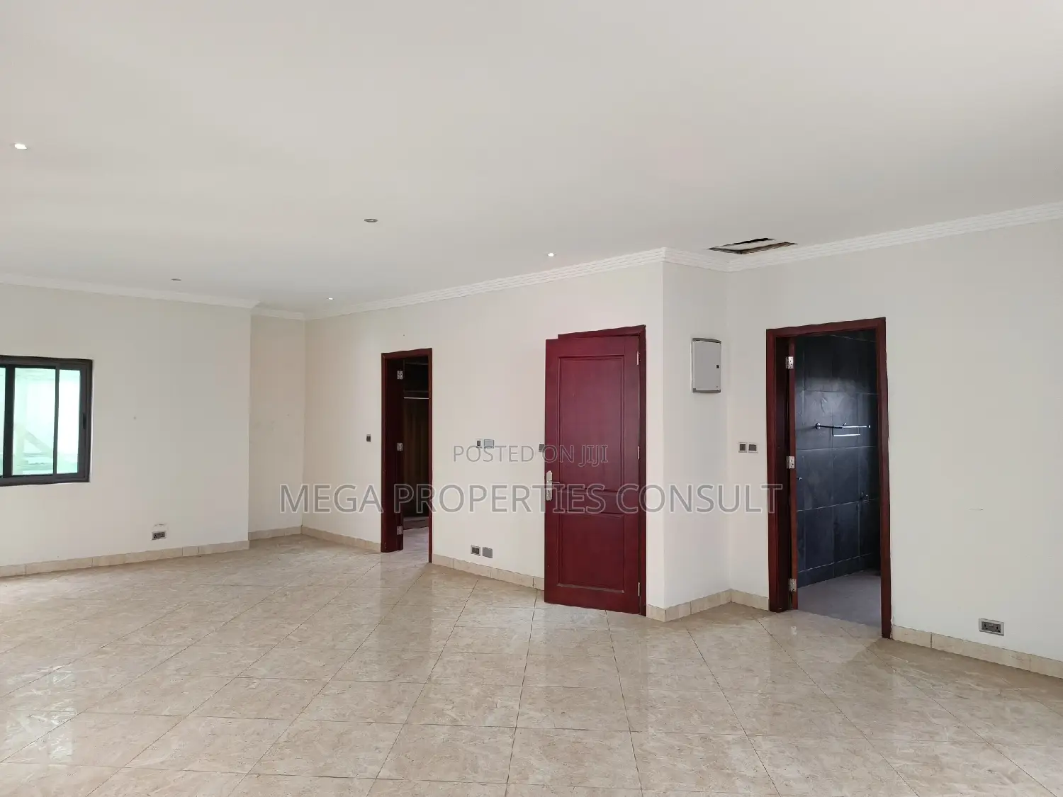 4bdrm Townhouse / Terrace in Dzorwulu for rent