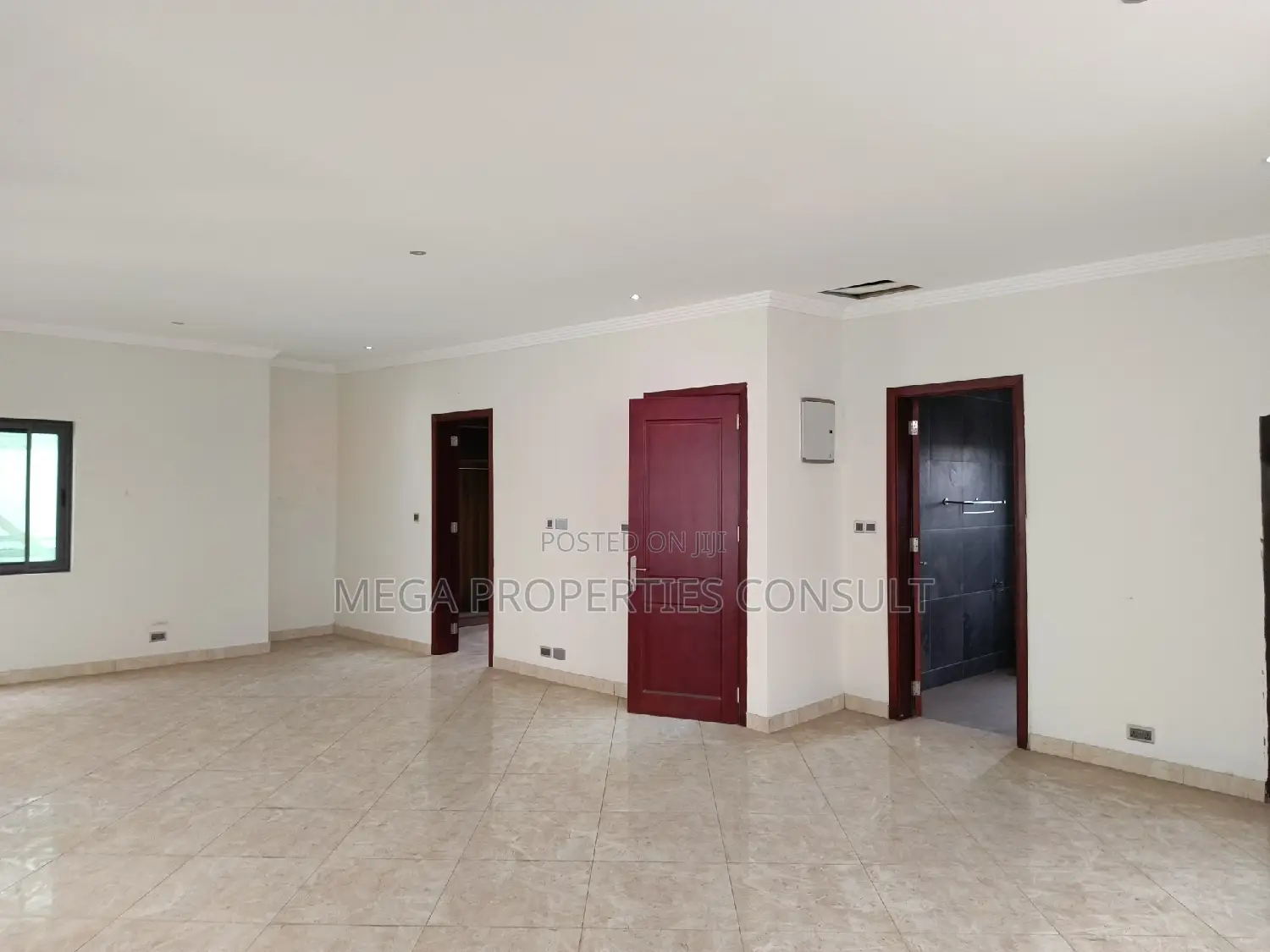 4bdrm Townhouse / Terrace in Dzorwulu for rent