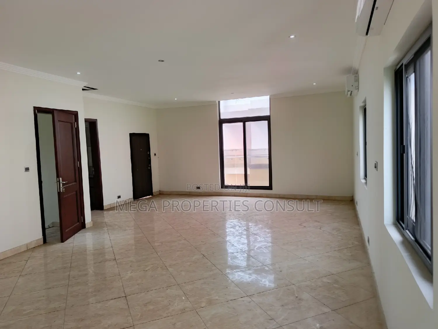 4bdrm Townhouse / Terrace in Dzorwulu for rent
