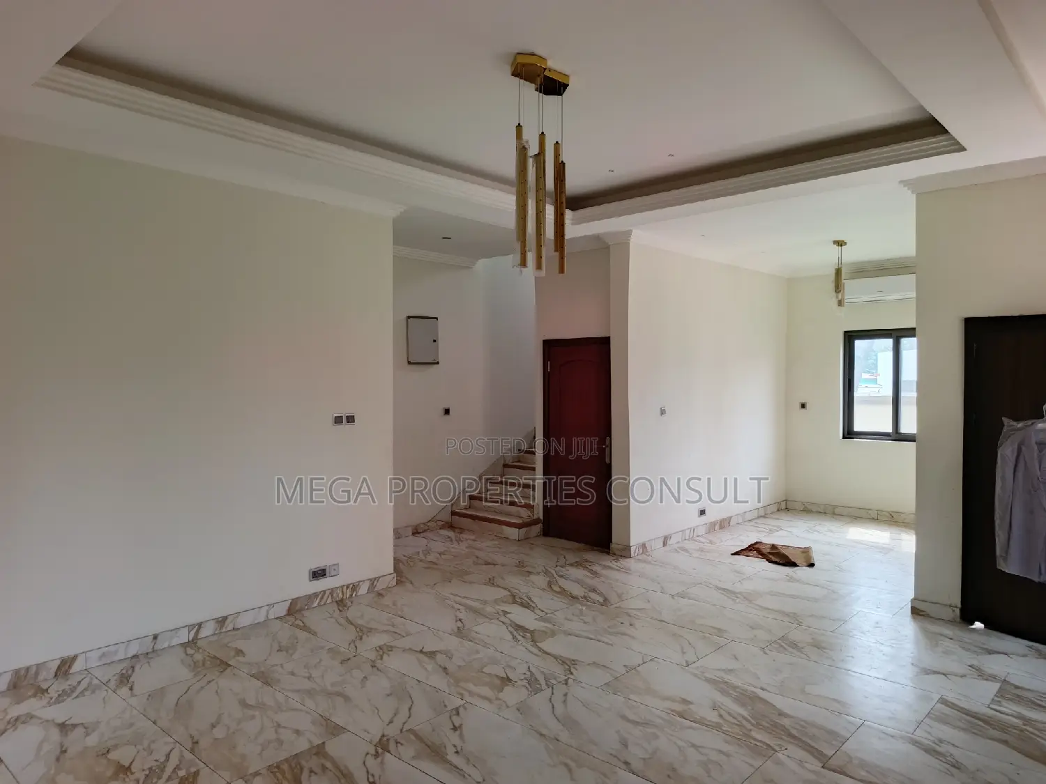 4bdrm Townhouse / Terrace in Dzorwulu for rent