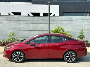 Nissan Versa SR 2022 Red