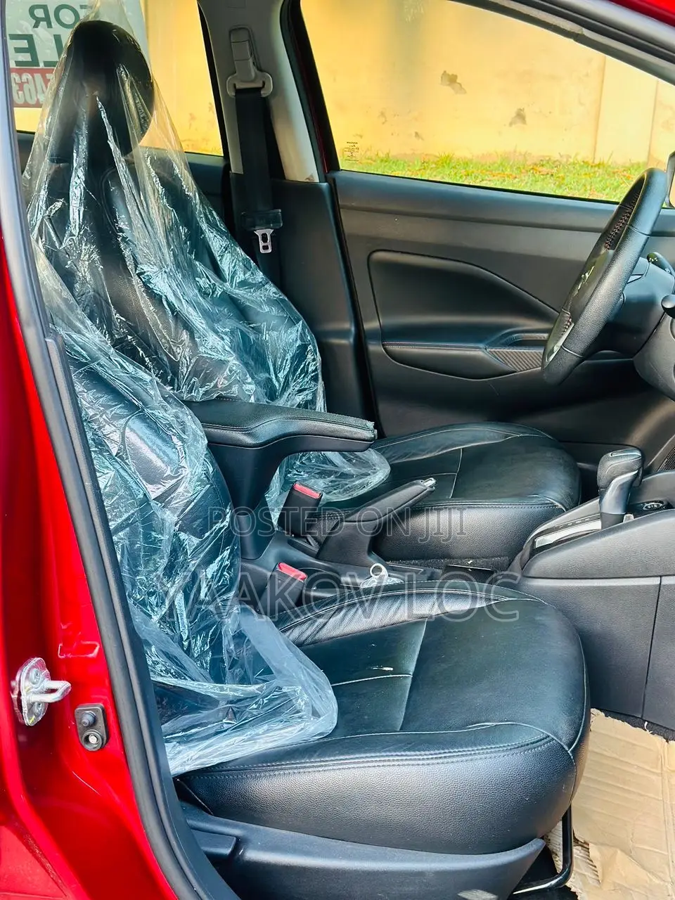 Nissan Versa SR 2022 Red