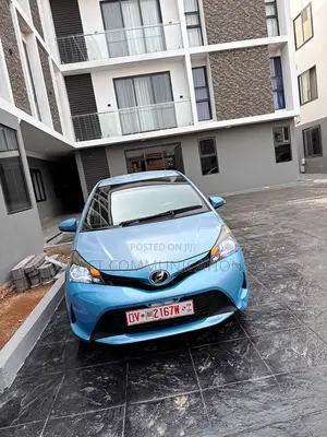 Toyota Vitz 1.3 FWD 5dr 2015 Blue