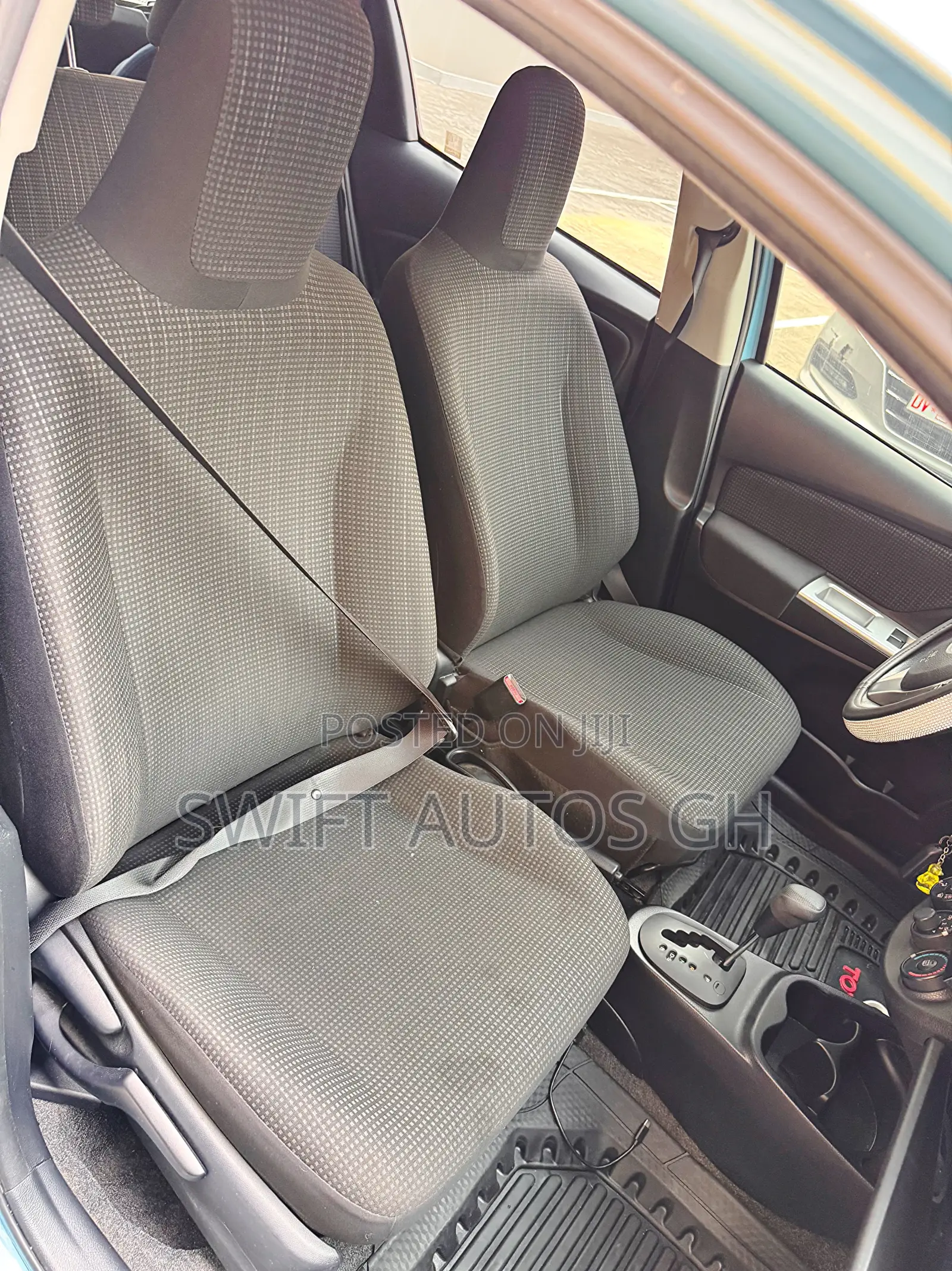 Toyota Vitz 1.3 FWD 5dr 2015 Blue