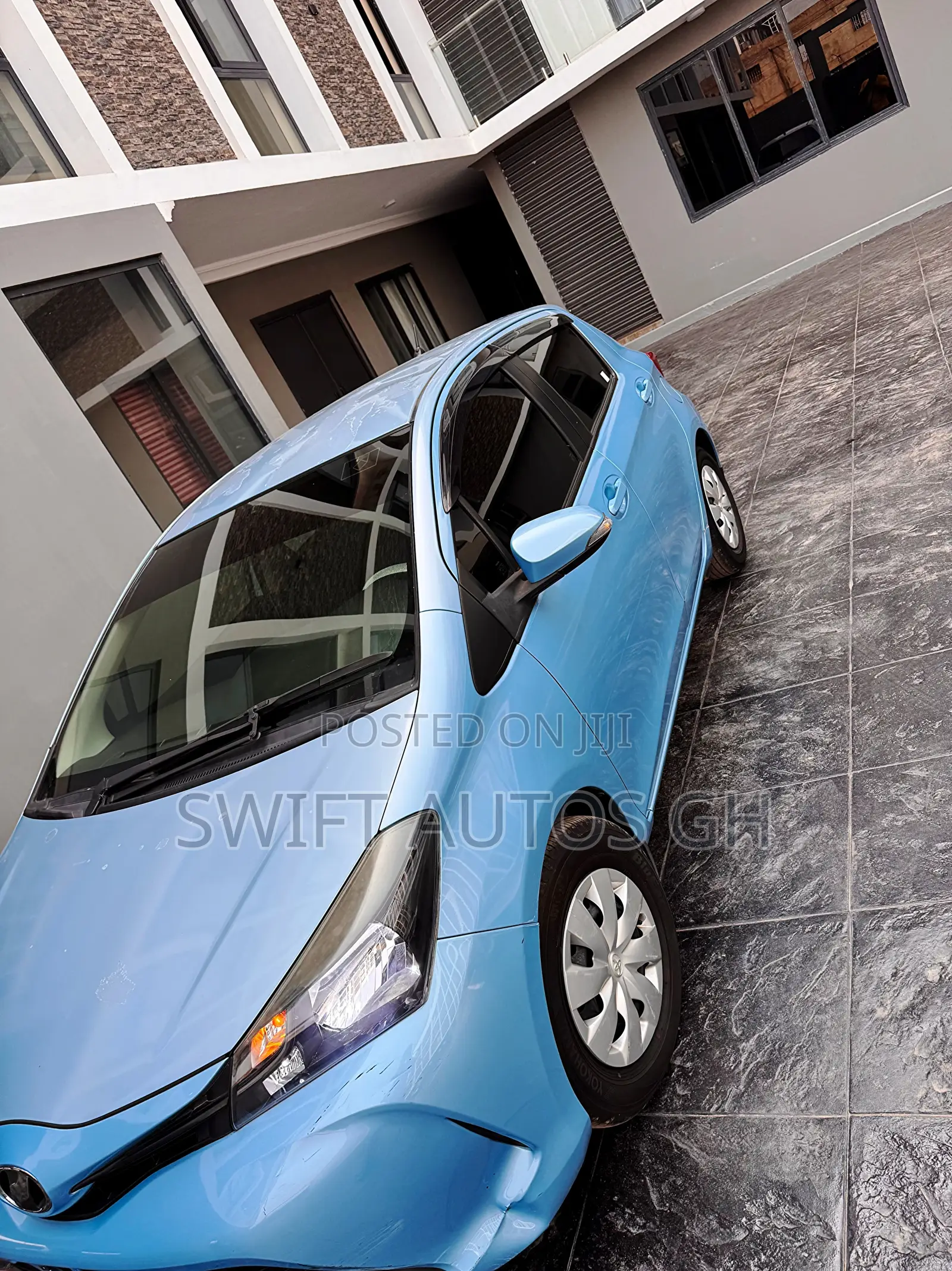 Toyota Vitz 1.3 FWD 5dr 2015 Blue