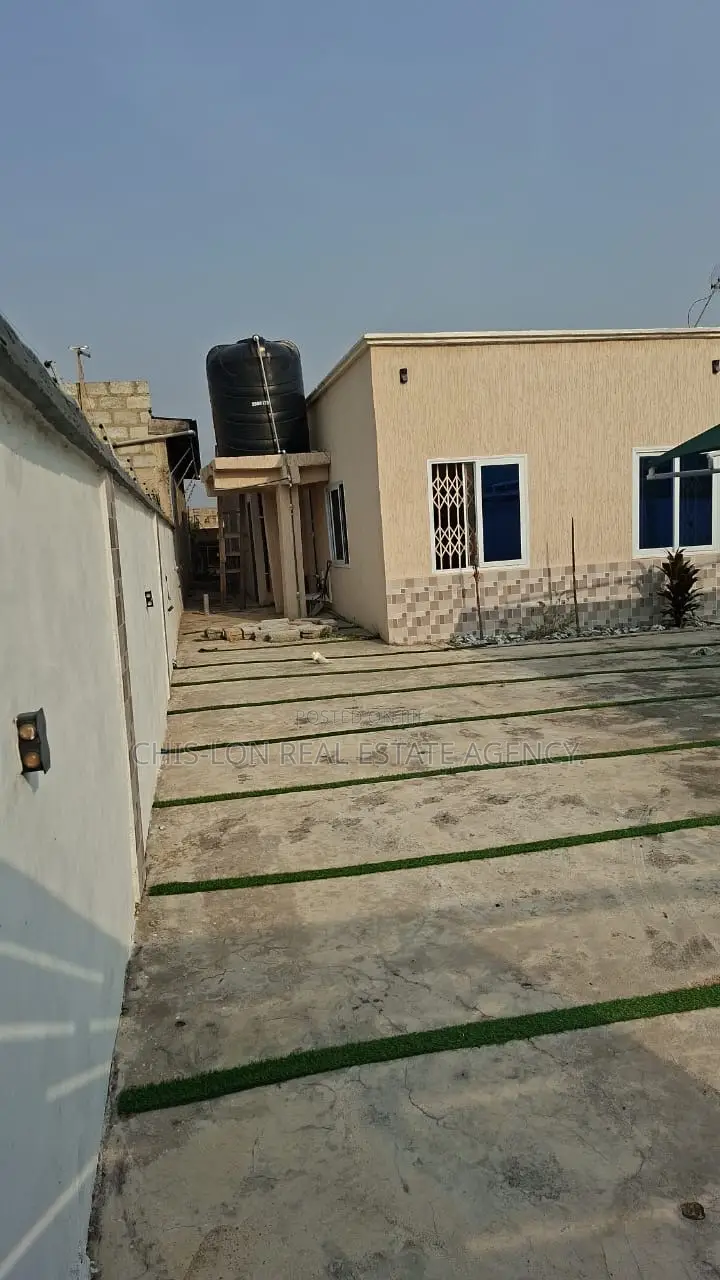 3bdrm House in Lamptey Mills Obom, Ngleshie Amanfro for rent