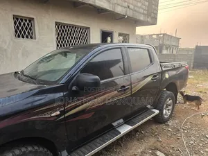 Mitsubishi L200 Double Cab 2.5 180hp 4WD 2015 Black