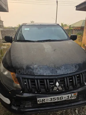 Mitsubishi L200 Double Cab 2.5 180hp 4WD 2015 Black
